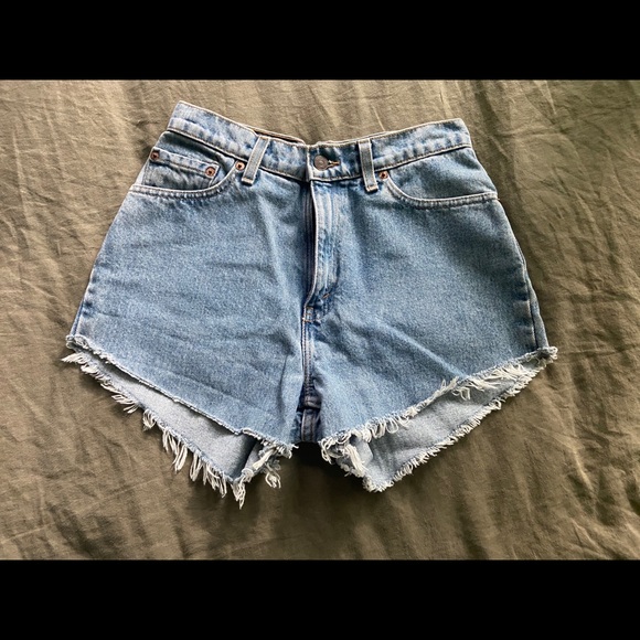 Vintage Levi’s 512 cut off shorts - Picture 2 of 6